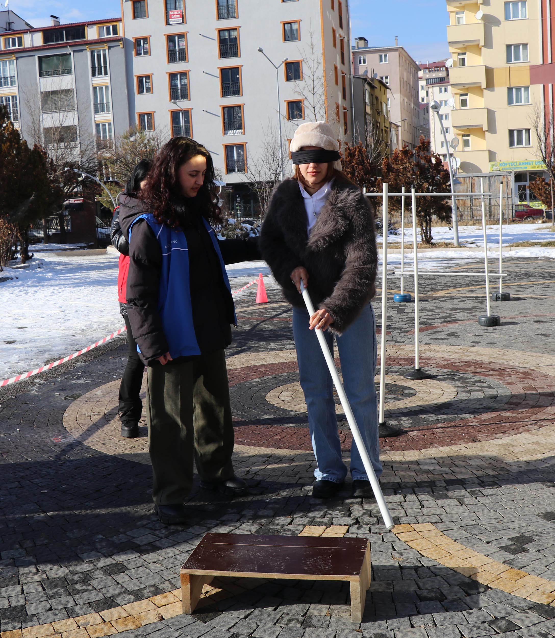 ERZURUM – Erzurum’un Oltu ilçesinde, Beyaz Baston Görme Engelliler Haftası