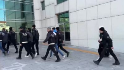 Ordu’nun Altınordu ilçesinde uyuşturucu satıcılarına yönelik düzenlenen eş zamanlı operasyonda
