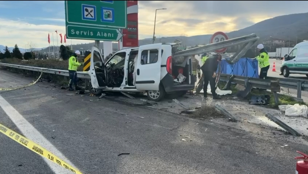 Düzce’de Anadolu Otoyolu üzerindeki bir dinlenme tesisi girişinde kontrolden çıkan