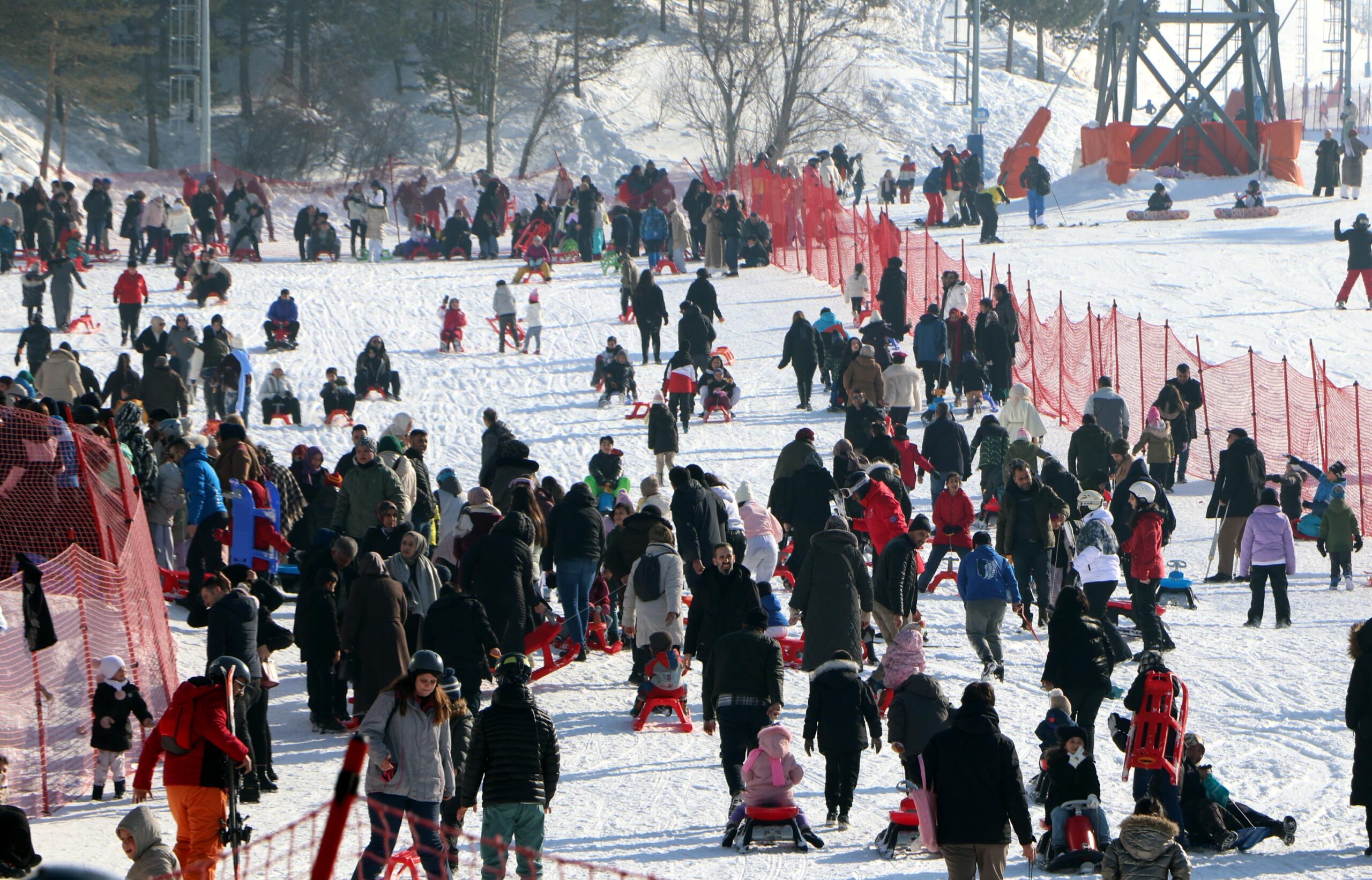 Türkiye’nin önde gelen kış turizm merkezlerinden Palandöken, sömestir tatiliyle birlikte