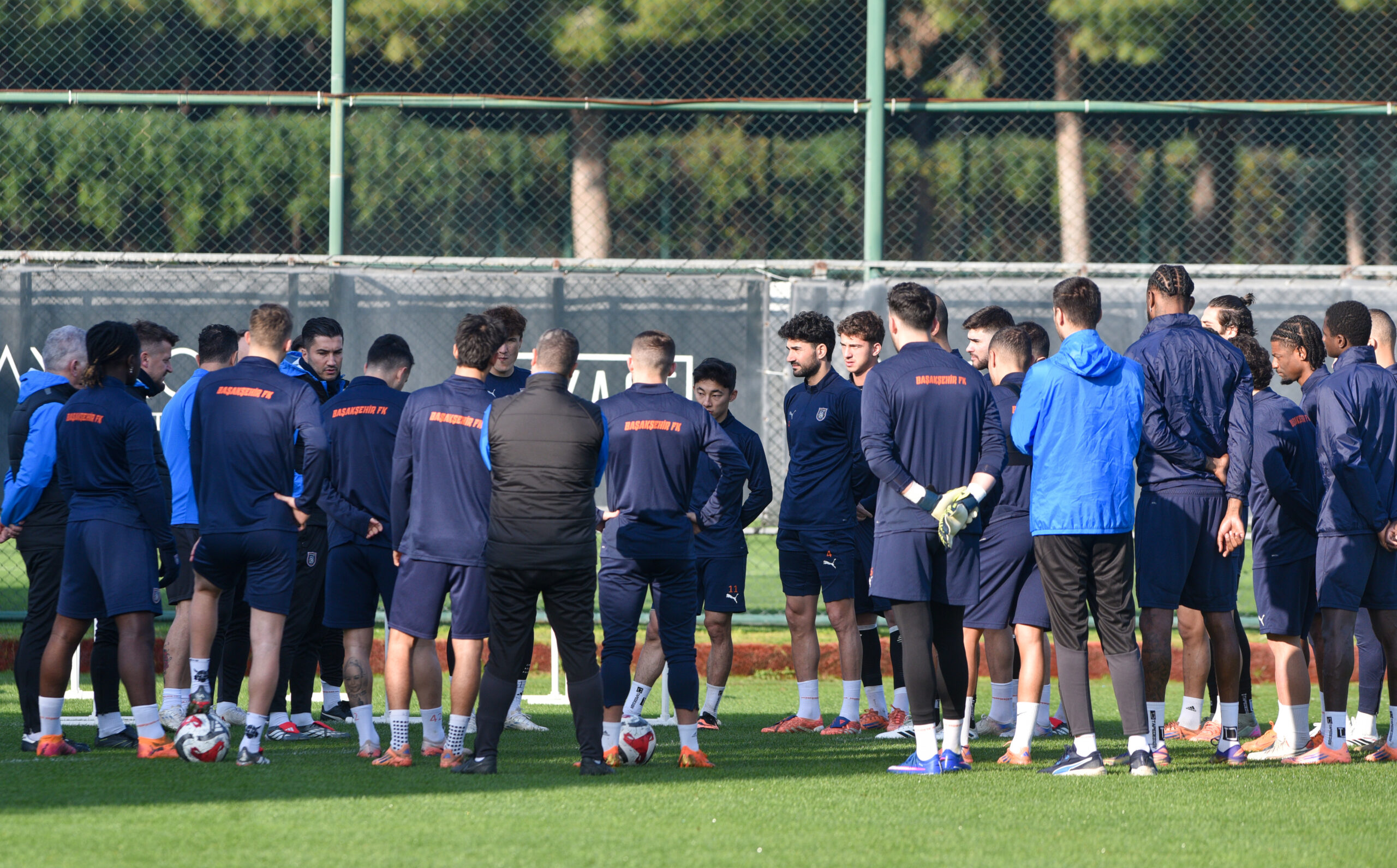 Teknik Direktör Nuri Şahin Yönetiminde Günde Çift Antrenman Yapan Turuncu-Lacivertlilerde