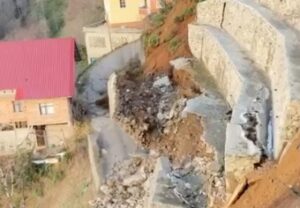  Rize’nin Ardeşen ilçesine bağlı Bayırcık köyünde yapımı devam eden bir