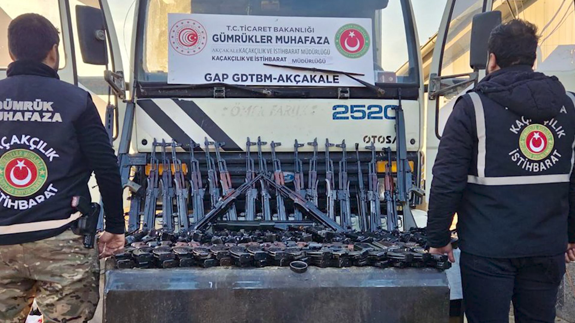 Şanlıurfa’nın Akçakale ilçesinde, Suriye’den Türkiye’ye giriş yapan bir kamyona düzenlenen