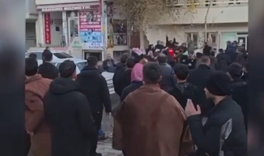 Şanlıurfa’nın Viranşehir ilçesinde iki grup arasında çıkan taşlı, sopalı ve