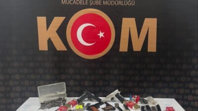Amasya’nın Merzifon ilçesinde polis ekipleri tarafından düzenlenen silah kaçakçılığı operasyonunda,
