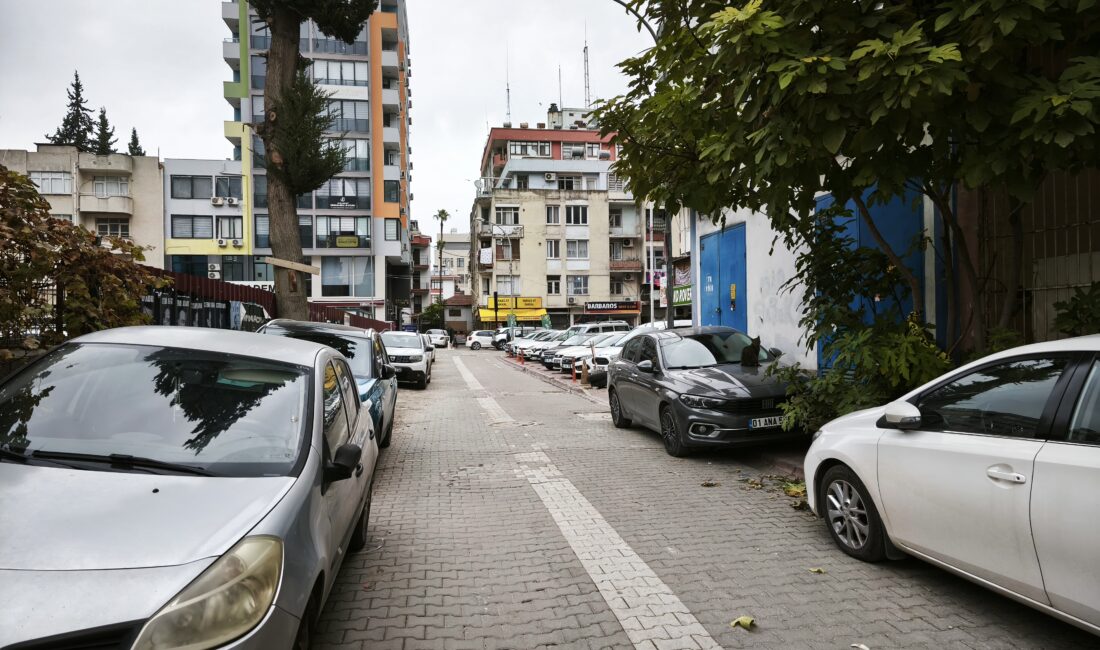 Adana’nın Seyhan ilçesinde gece saatlerinde çıkan tartışmada vücudunun çeşitli yerlerinden