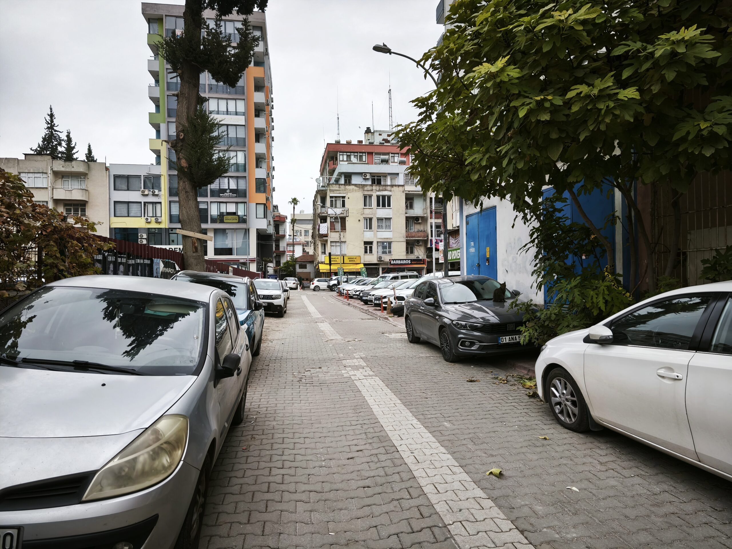 Adana’nın Seyhan ilçesinde gece saatlerinde çıkan tartışmada vücudunun çeşitli yerlerinden