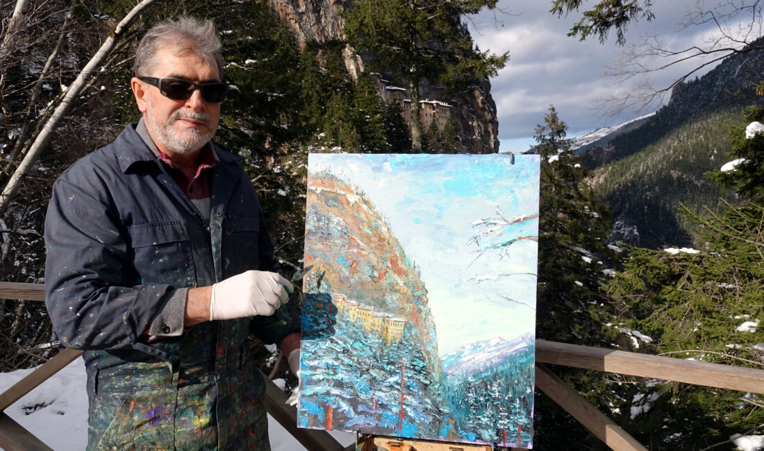 38 Yıldır Türkiye’nin Dört Bir Yanını Seyyar Şövalesiyle Gezen Ressam