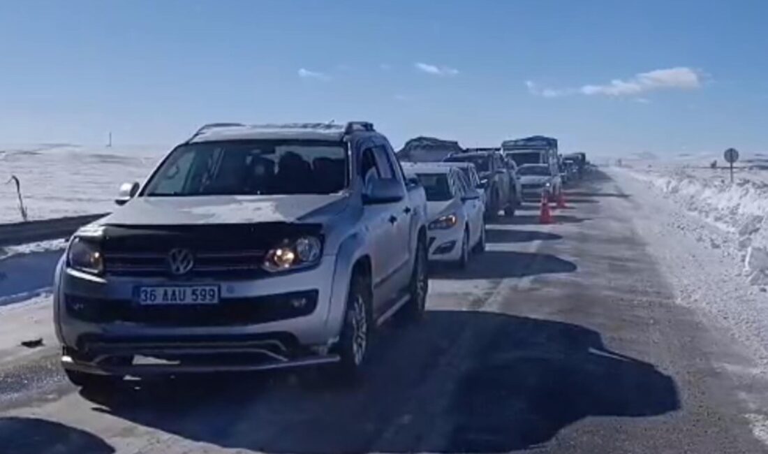 Türkiye ile Gürcistan’ı birbirine bağlayan kara yolunda etkili olan kar