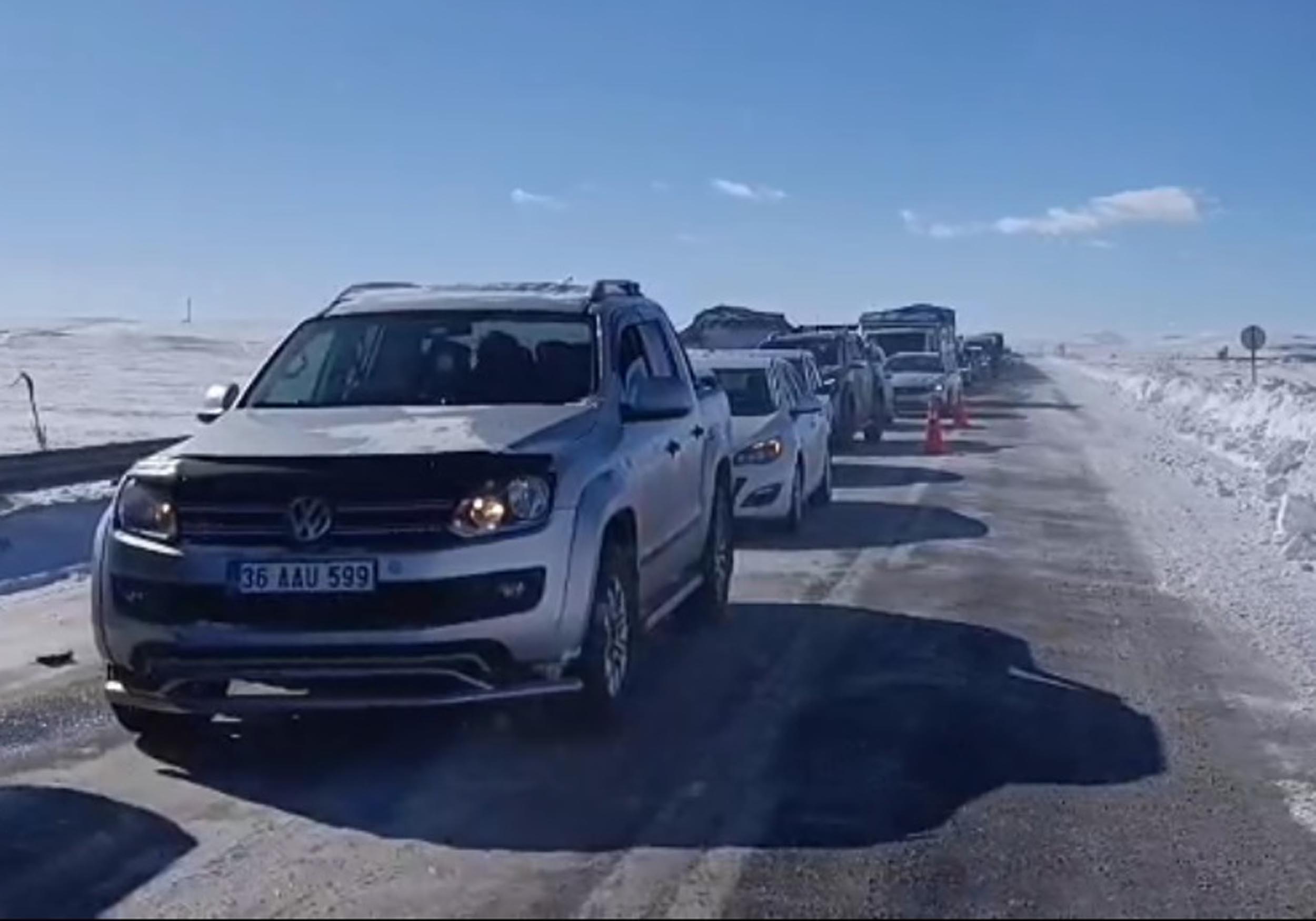 Türkiye ile Gürcistan’ı birbirine bağlayan kara yolunda etkili olan kar