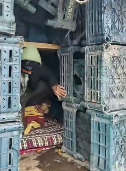 Düzce’de Anadolu Otoyolu üzerinde durdurulan iki TIR’ın dorsesinde, kasaların arkasına