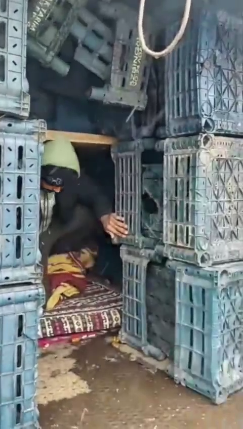 Düzce’de Anadolu Otoyolu üzerinde durdurulan iki TIR’ın dorsesinde, kasaların arkasına