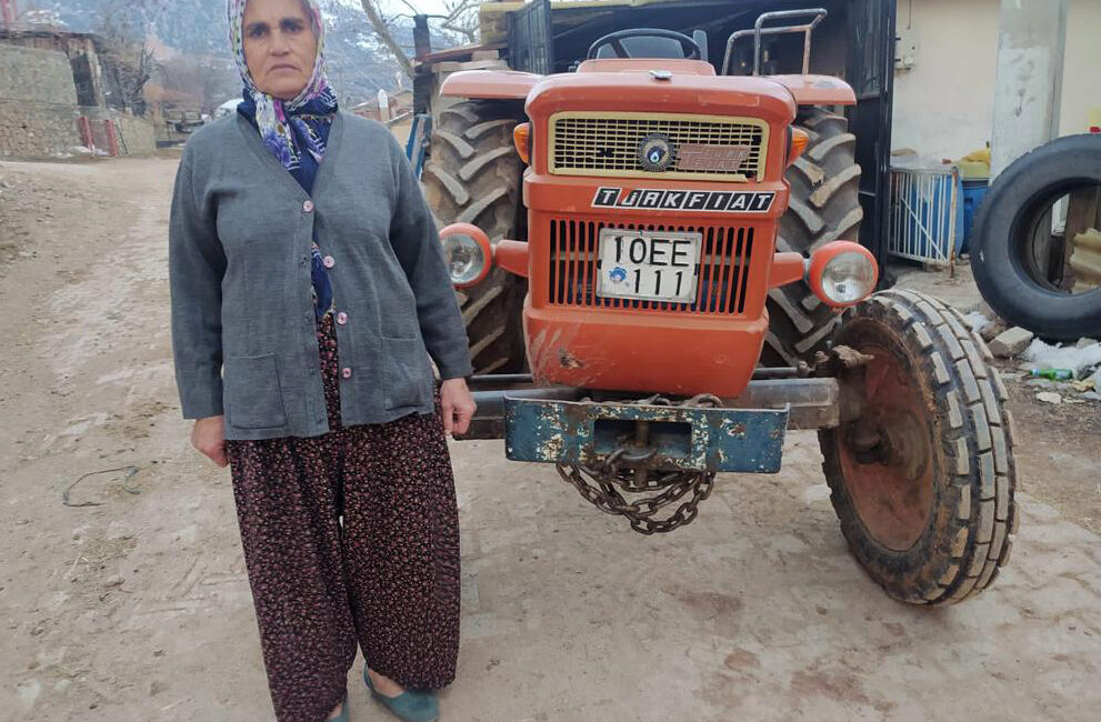 Isparta’nın Eğirdir ilçesinde yaşayan 67 yaşındaki Emine Tüzün, köy sınırları
