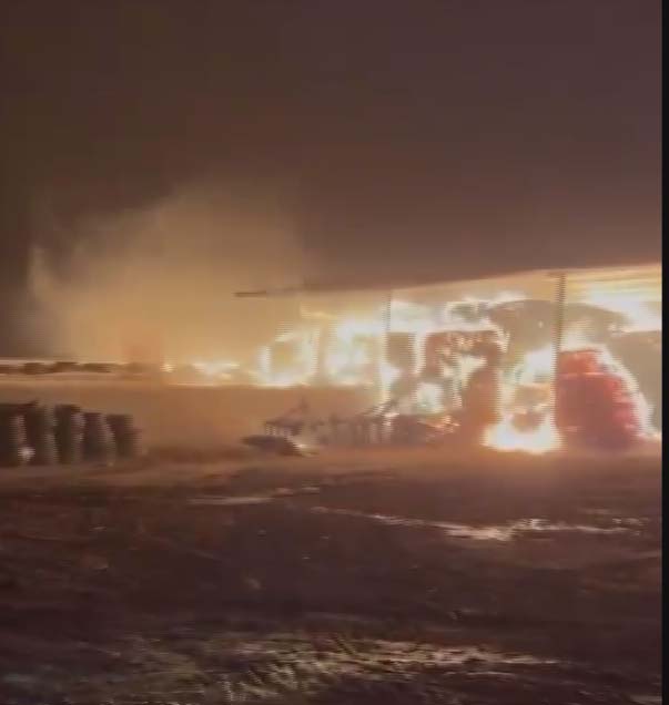 Konya’nın Ereğli ilçesinde, bir çiftlikte açıkta unutulan ateşin közlerinden sıçrayan