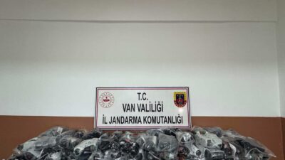 Van’ın Başkale ilçesinde jandarma ekipleri tarafından durdurulan iki ayrı araçta