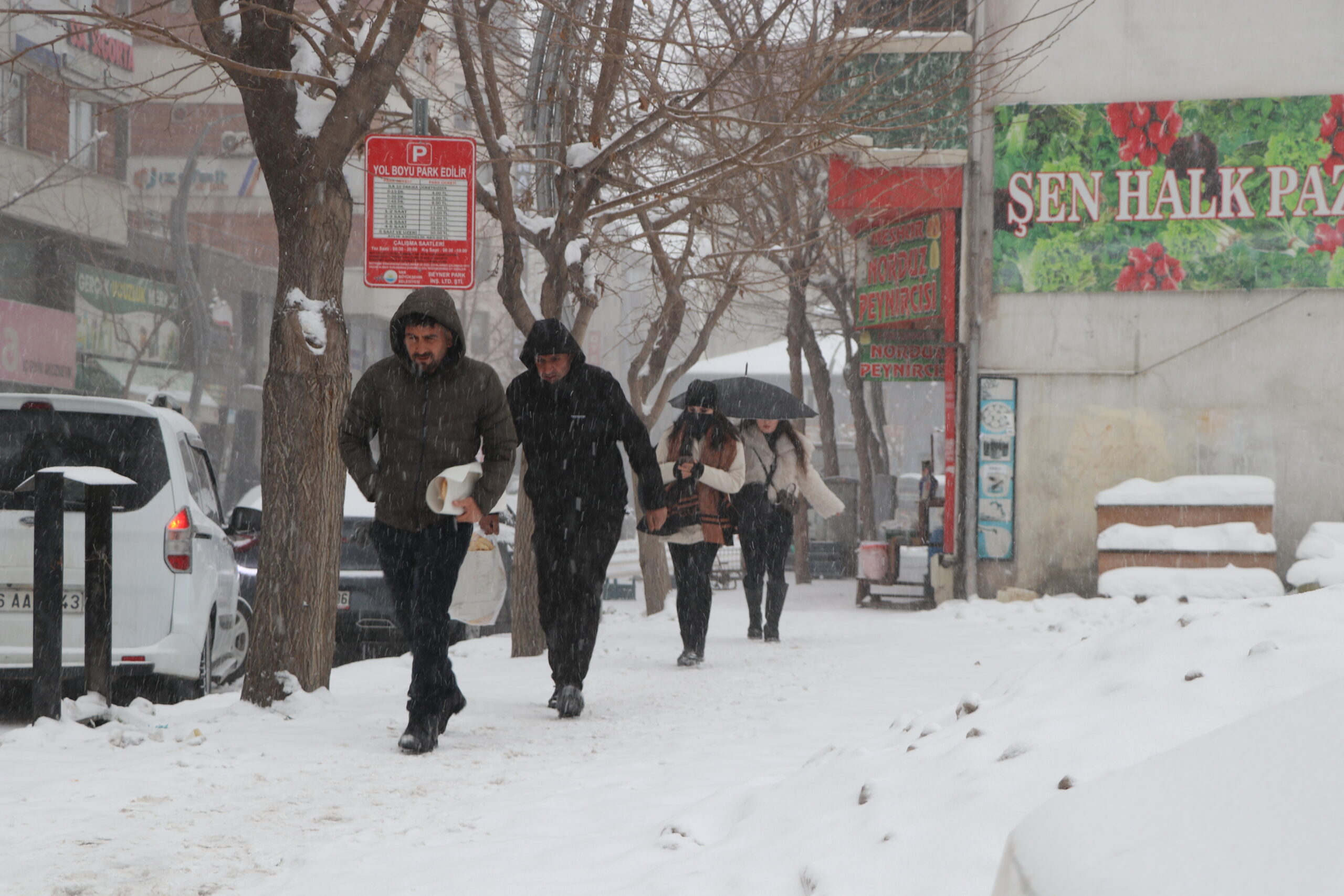 Kent Merkezinde Kar Kalınlığı 35 Santimetreye Ulaşırken, Yüksek Kesimlerde 1