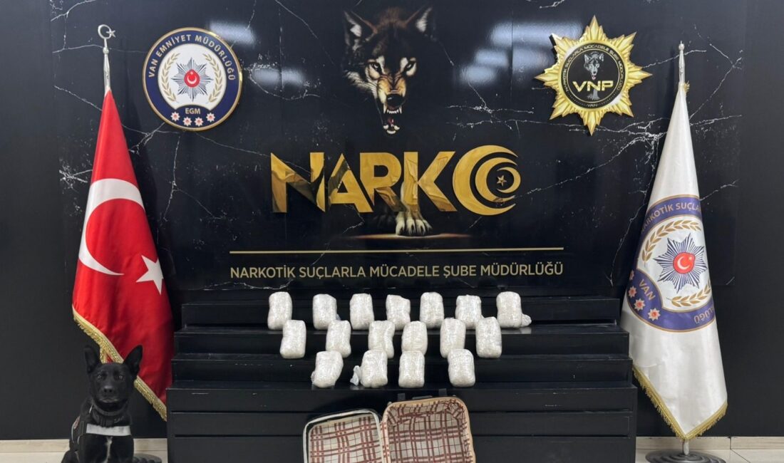Van’da polis ekipleri tarafından gerçekleştirilen iki ayrı narkotik operasyonunda toplam