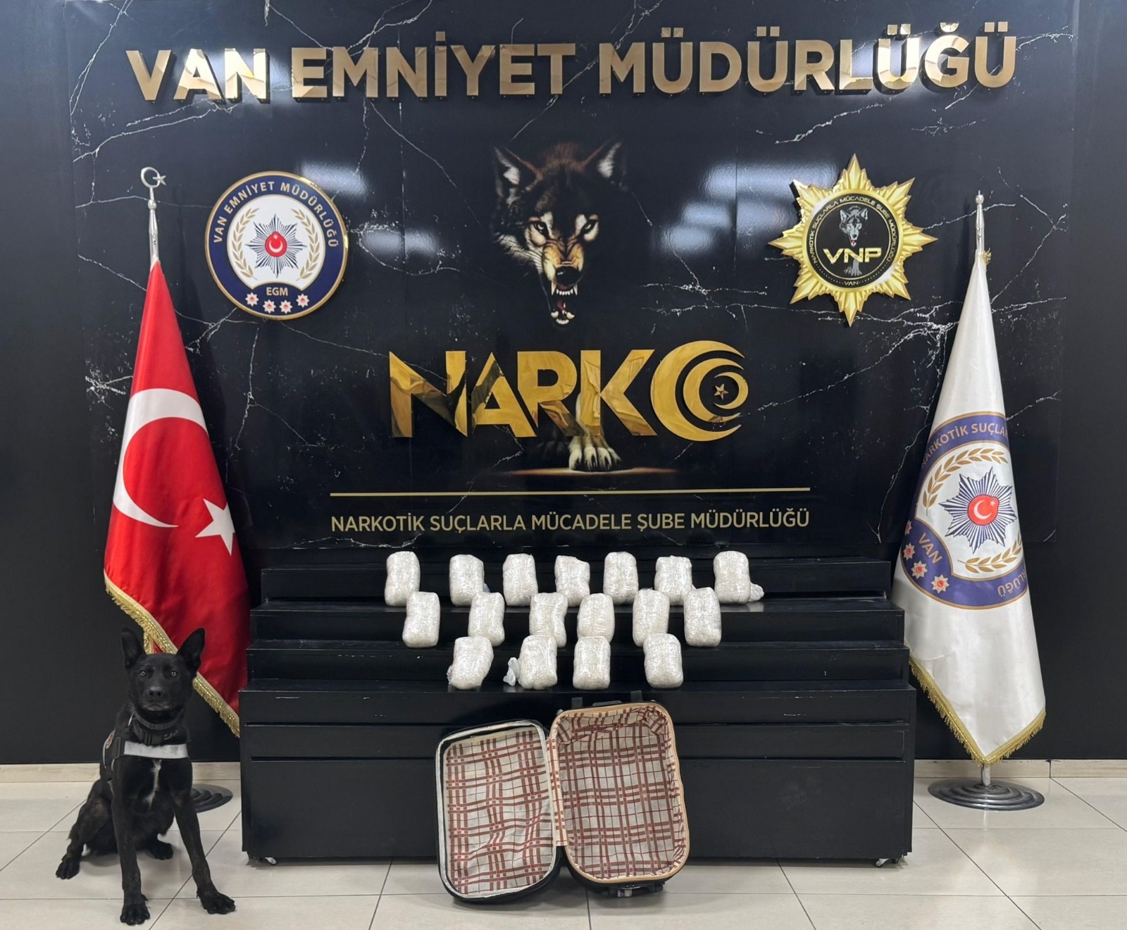 Van’da polis ekipleri tarafından gerçekleştirilen iki ayrı narkotik operasyonunda toplam