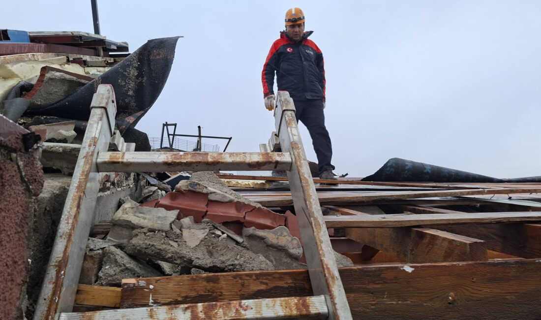 Yalova genelinde dün etkili olan şiddetli fırtına, kent merkezi ve