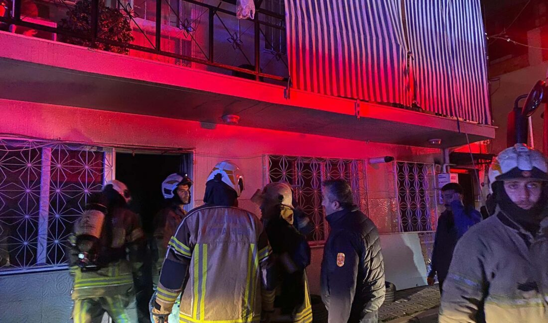 İzmir’in Buca ilçesinde bir apartman dairesinde çıkan yangında, 11 yaşındaki
