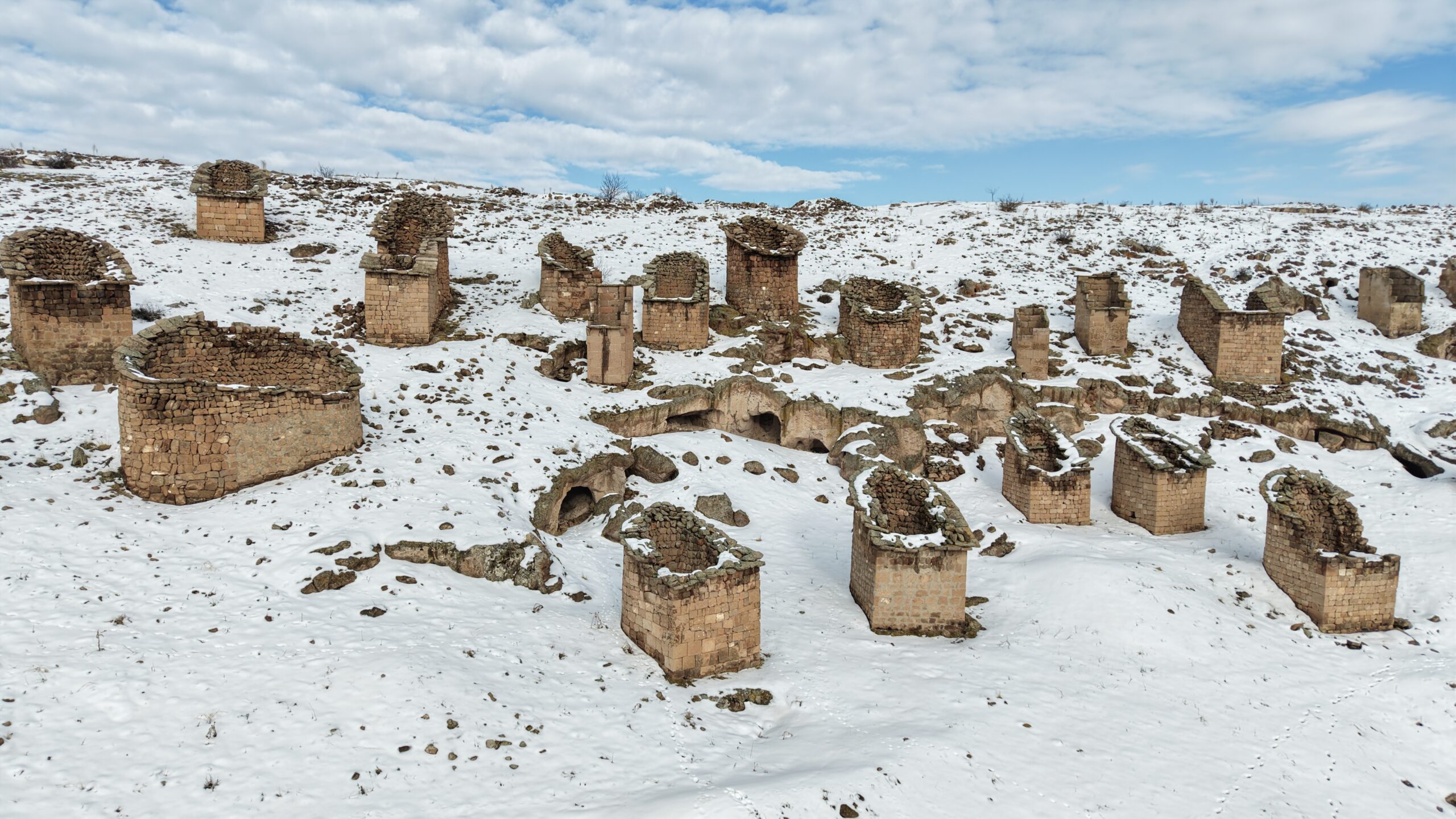 KAYSERİ’nin Melikgazi ilçesine bağlı Gesi Mahallesi’nde bulunan ve asırlardır ayakta