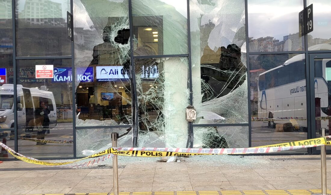 Trabzon Şehirler Arası Yolcu Terminali’nde perona yanaşırken kontrolden çıkan yolcu
