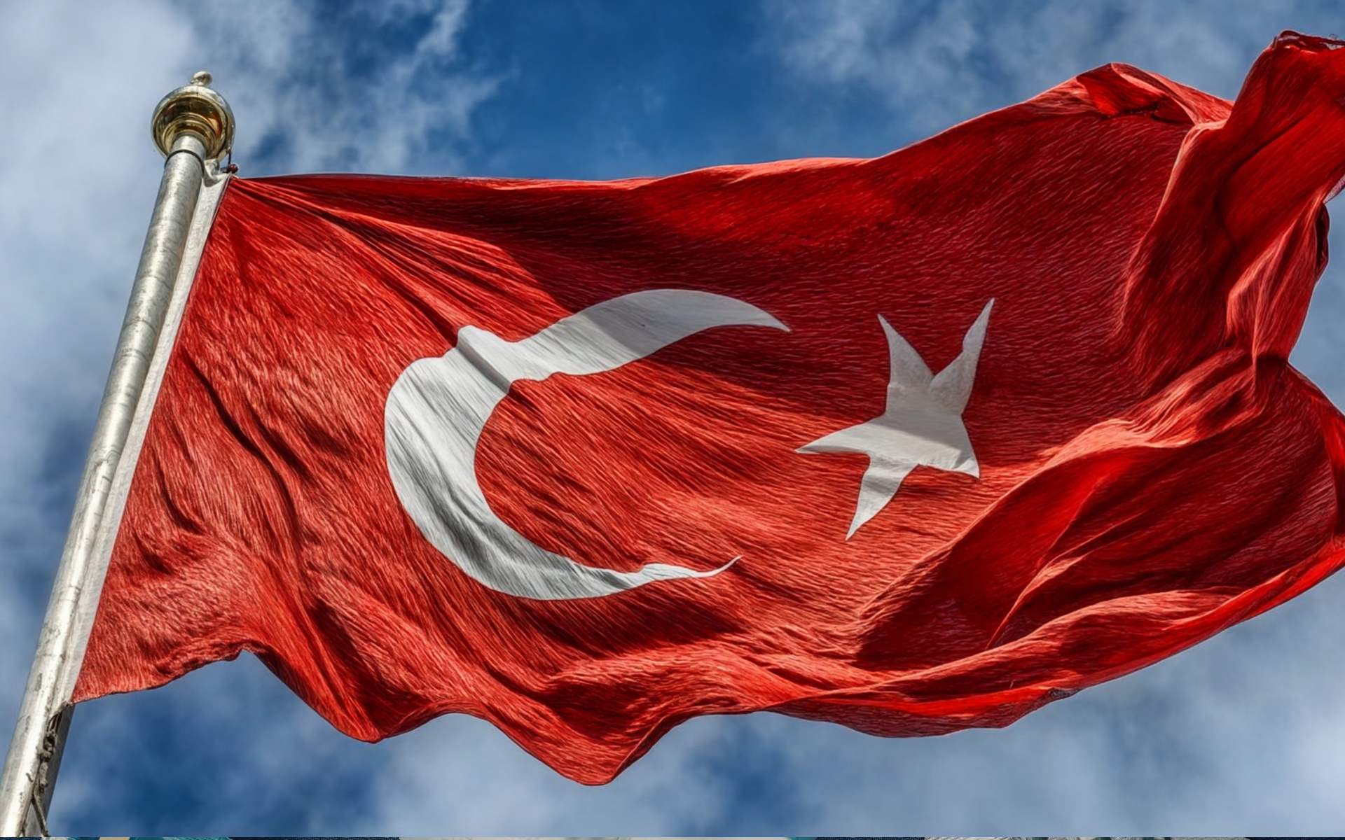 &nbsp; Bayrağa Uzanan El, Millete Uzanan Eldir Nusaybin–Kamışlı sınır hattında,