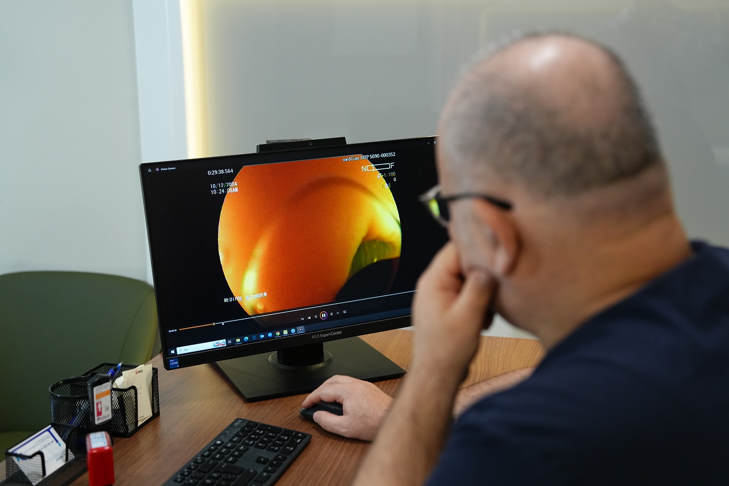 Sosyal medyada “bağırsakları temizliyor” iddiasıyla popülerleşen detoks uygulamaları, ciddi sağlık