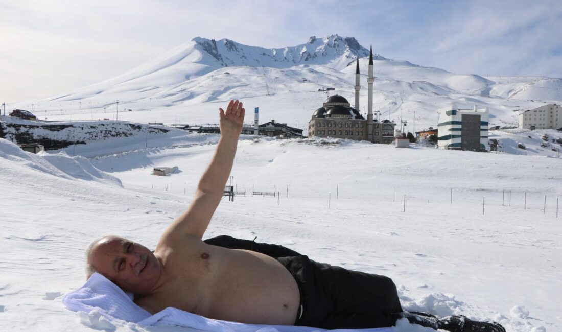 Kayseri’de 51 yıldır gazetecilik yapan Davut Güleç, Erciyes Dağı’nın 2