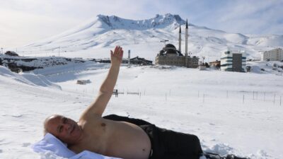 Kayseri’de 51 yıldır gazetecilik yapan Davut Güleç, Erciyes Dağı’nın 2