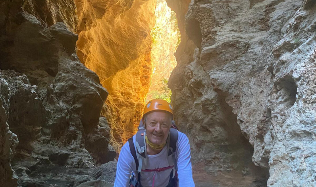 Antalya’da yaşayan 73 yaşındaki dağcılık ve spor tırmanış antrenörü Fahri