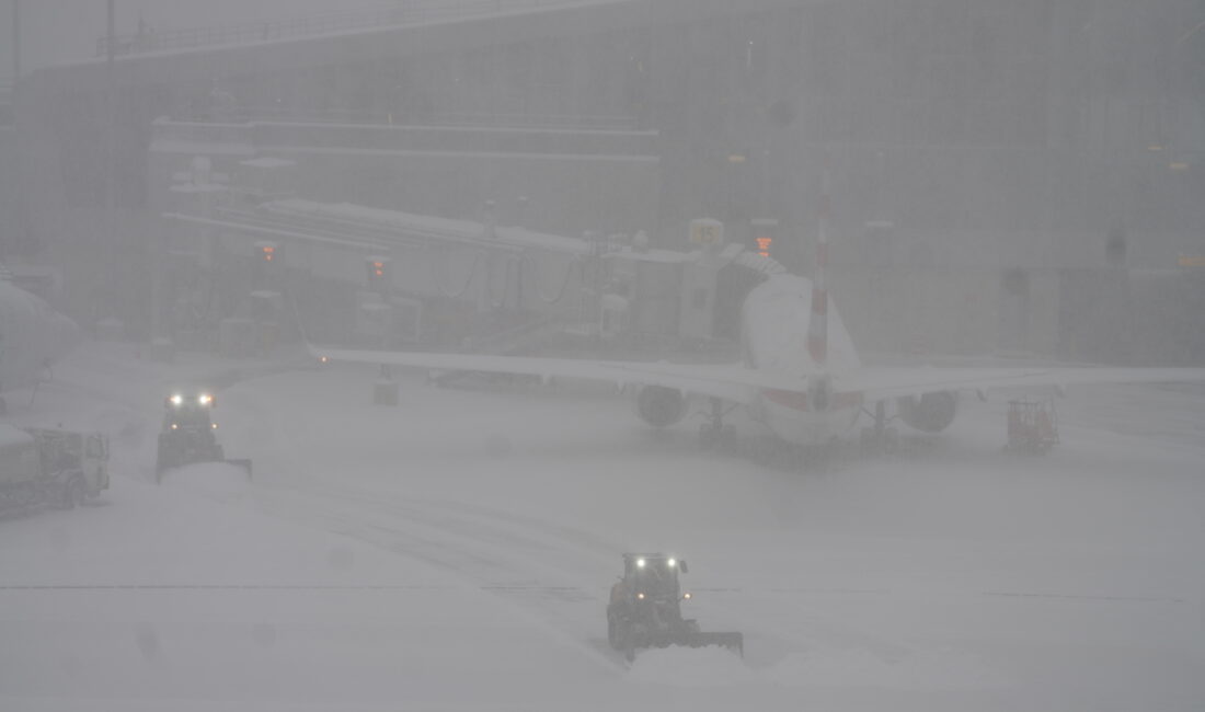 ABD’nin kuzeydoğu eyaletlerinde etkili olan rekor düzeydeki kar yağışı, hayatı