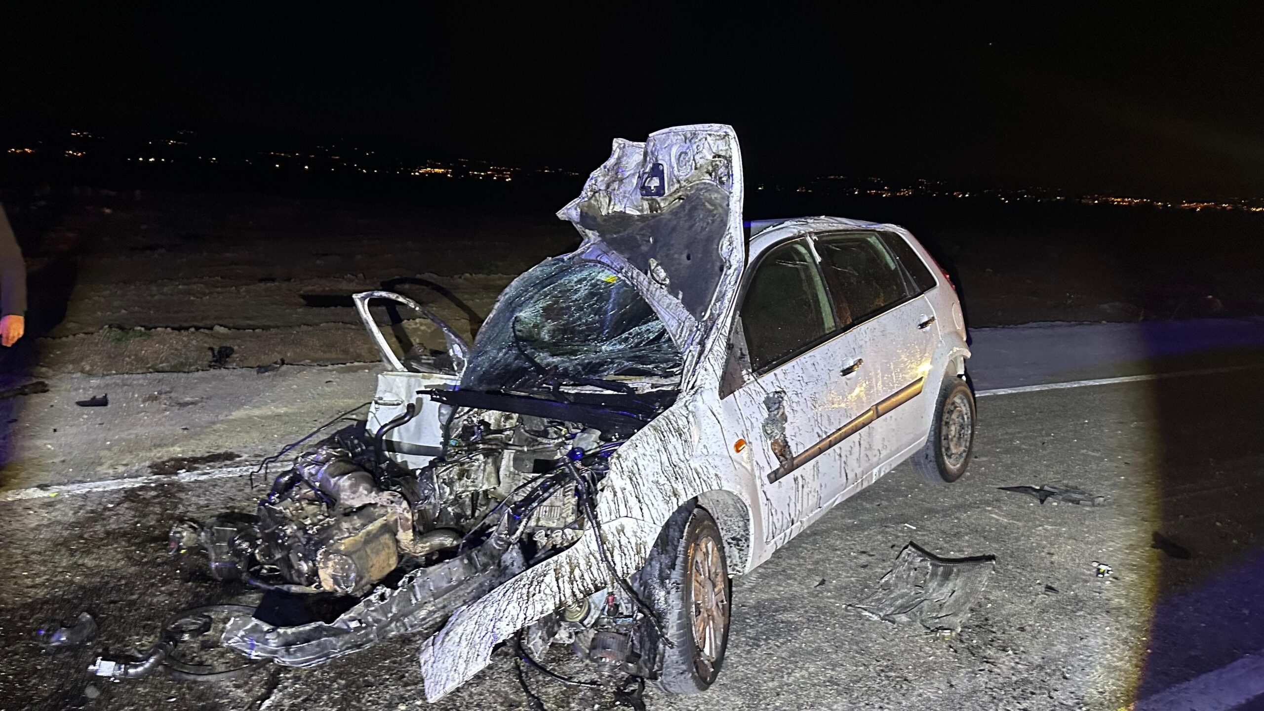 Adana’nın Kozan ilçesinde iki otomobilin çarpışması sonucu meydana gelen şiddetli