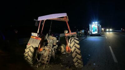 ADANA’nın Ceyhan ilçesinde bir otomobilin traktöre arkadan çarpması sonucu meydana