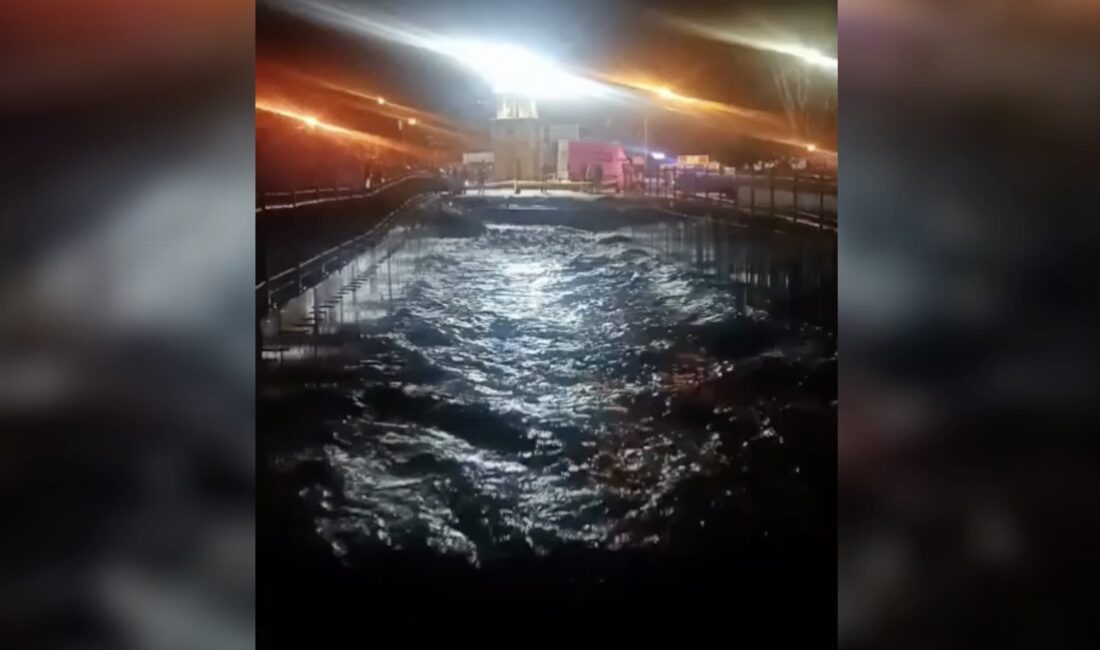 Adıyaman’ın Gölbaşı ilçesinde dün gece saatlerinden itibaren etkili olan şiddetli