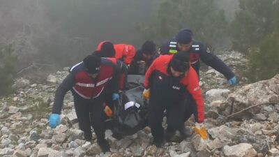 Aydın’ın Kuşadası ilçesinde 46 yaşındaki Mehmet Çiftçi, bir uçurumun kenarında