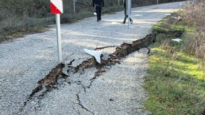 BALIKESİR‘in Savaştepe ilçesinde etkili olan şiddetli sağanak yağışlar, kırsal mahalle