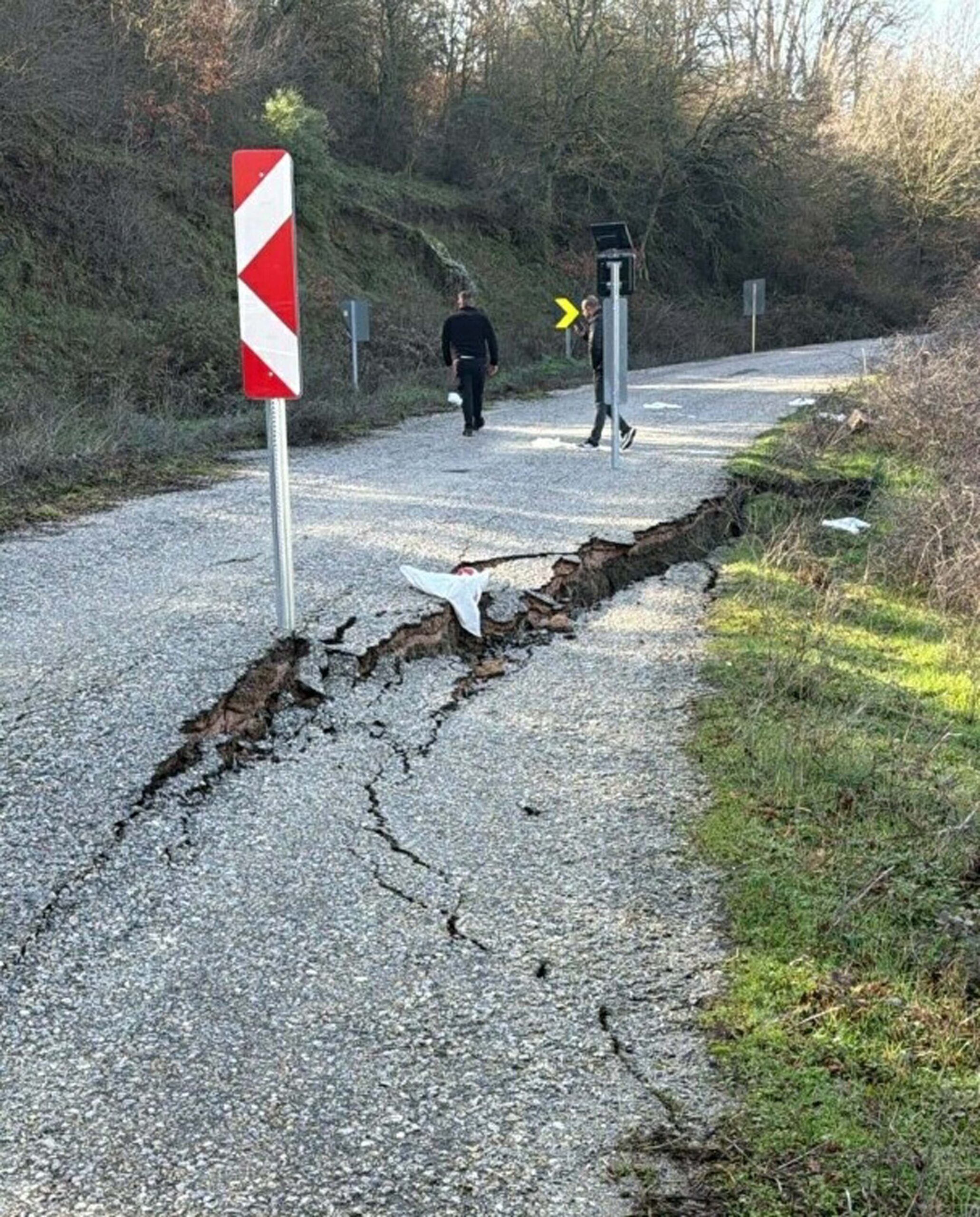 BALIKESİR‘in Savaştepe ilçesinde etkili olan şiddetli sağanak yağışlar, kırsal mahalle