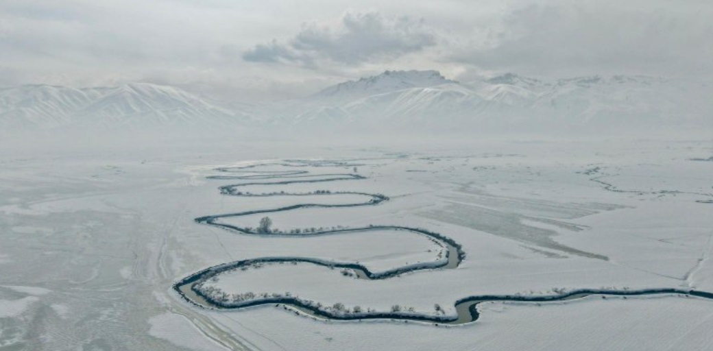 Hakkari’nin Yüksekova ilçesinde, kış mevsiminin gelişiyle birlikte karla kaplanan Nehil