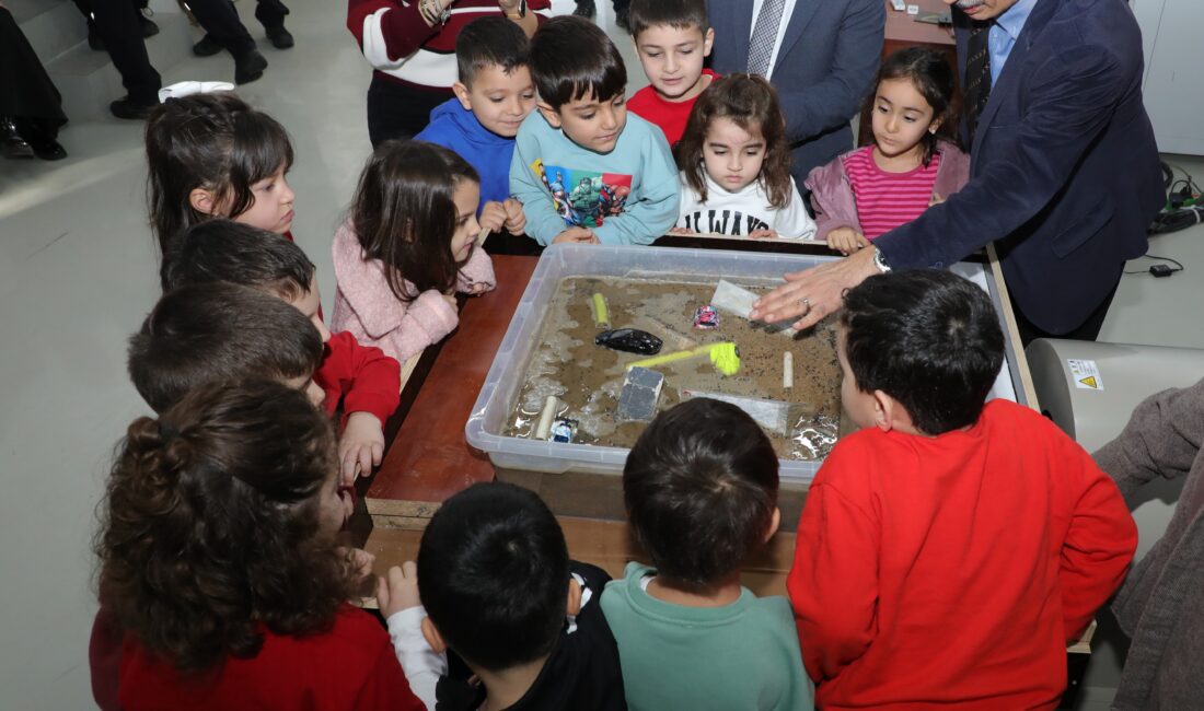 Yükseköğretim Kurulu (YÖK) öncülüğünde üniversitelerde hayata geçirilen Bilim İletişimi Ofisleri,