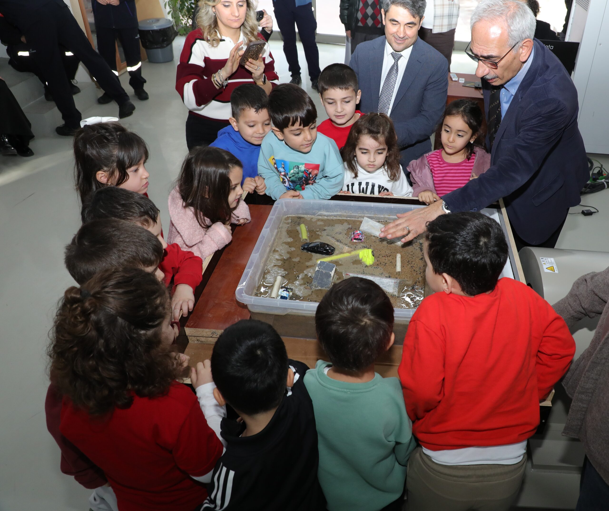 Yükseköğretim Kurulu (YÖK) öncülüğünde üniversitelerde hayata geçirilen Bilim İletişimi Ofisleri,