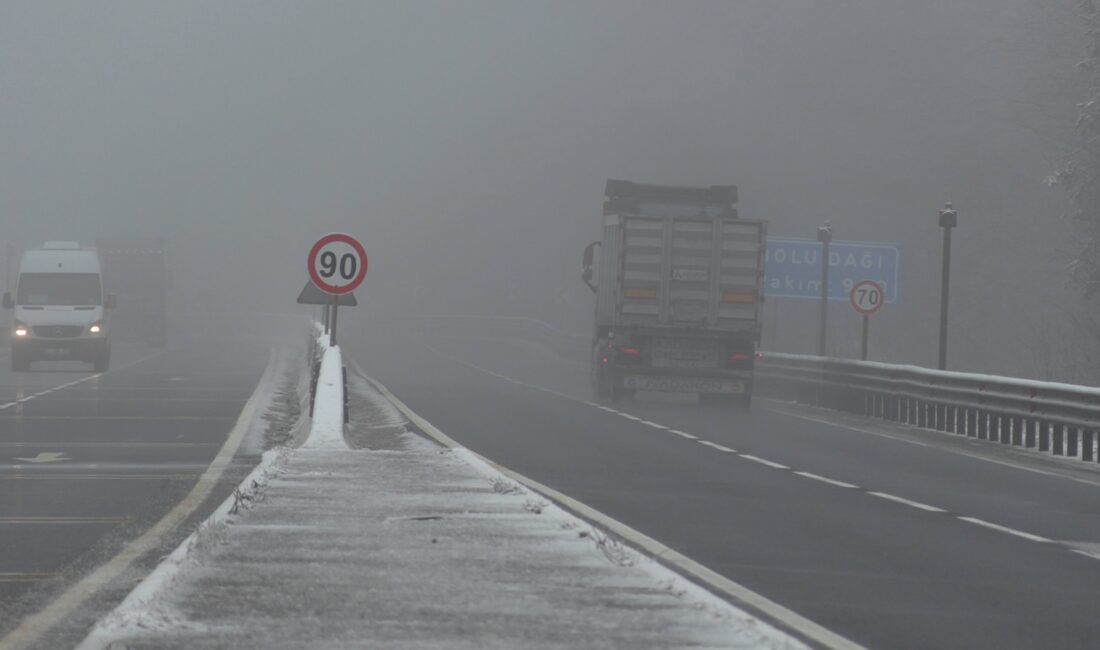 Bolu Dağı’nın D-100 kara yolu geçişinde etkili olan yoğun sis