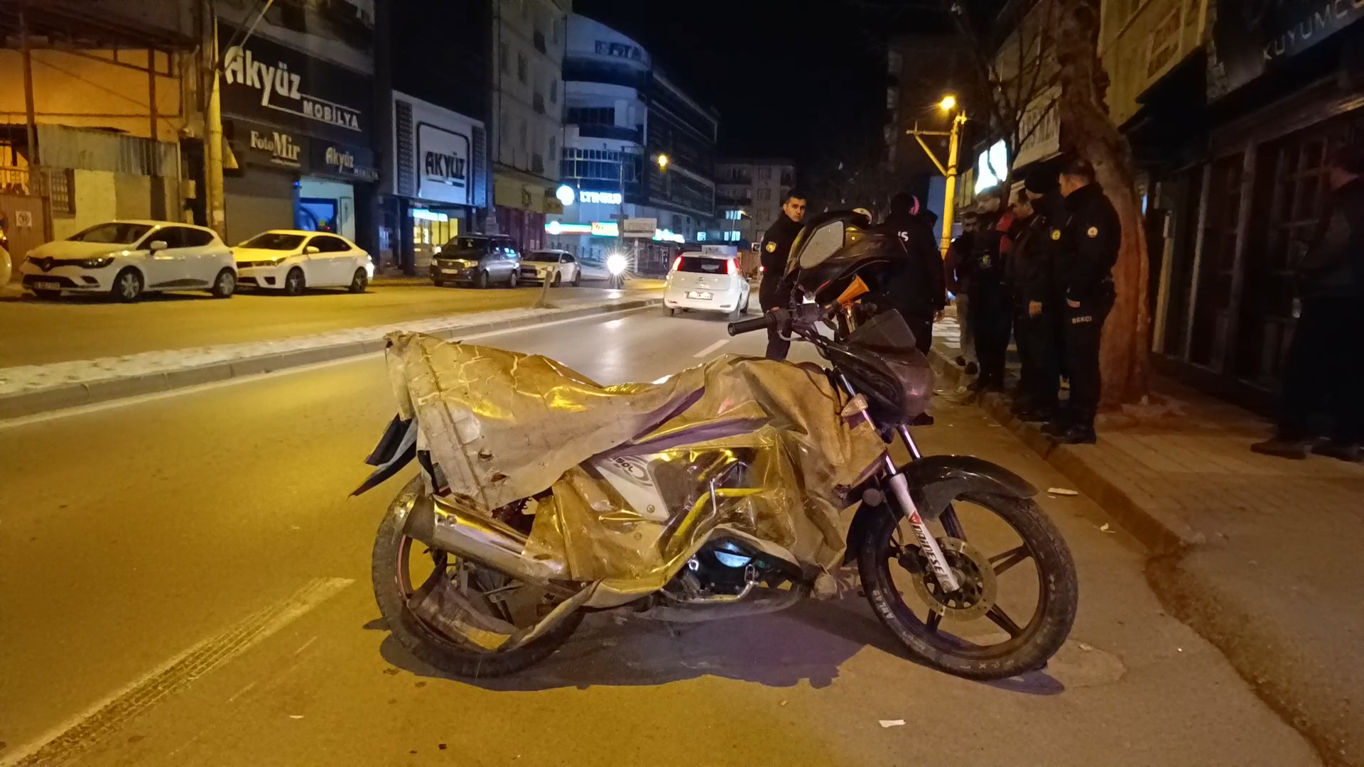 BURSA’nın Yıldırım ilçesinde iki motosikletin kafa kafaya çarpışması sonucu meydana