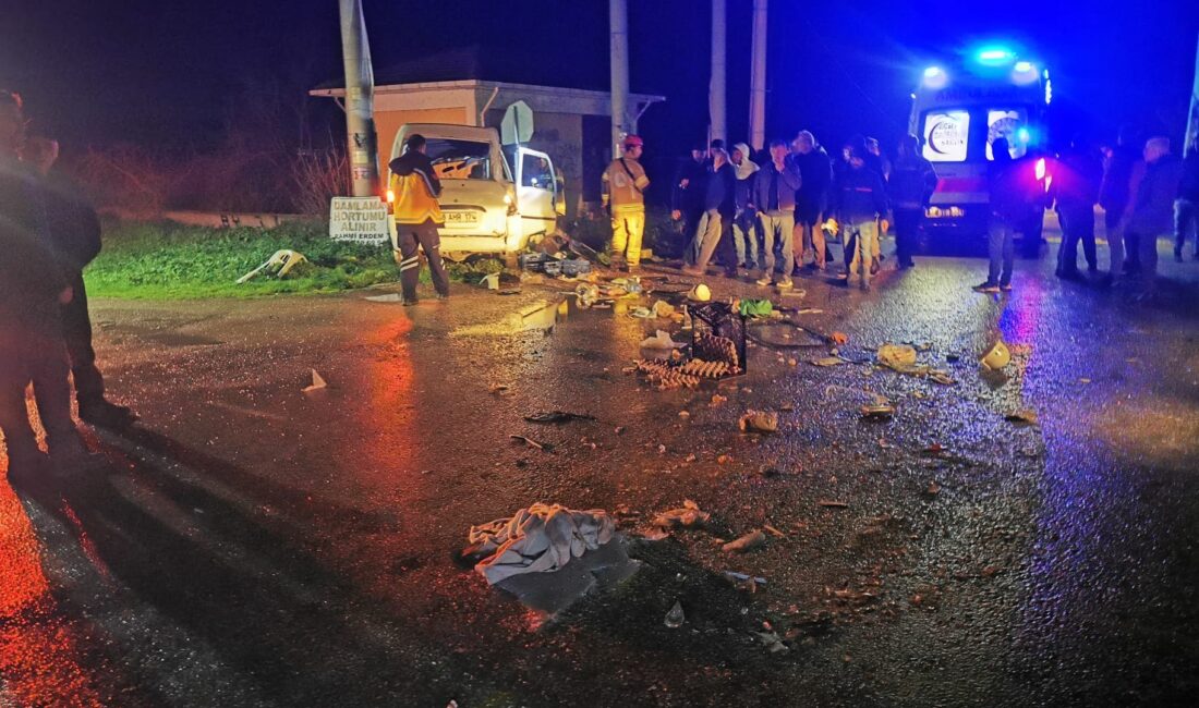 BURSA‘nın Karacabey ilçesinde, kamyon ile minibüsün çarpışması sonucu meydana gelen