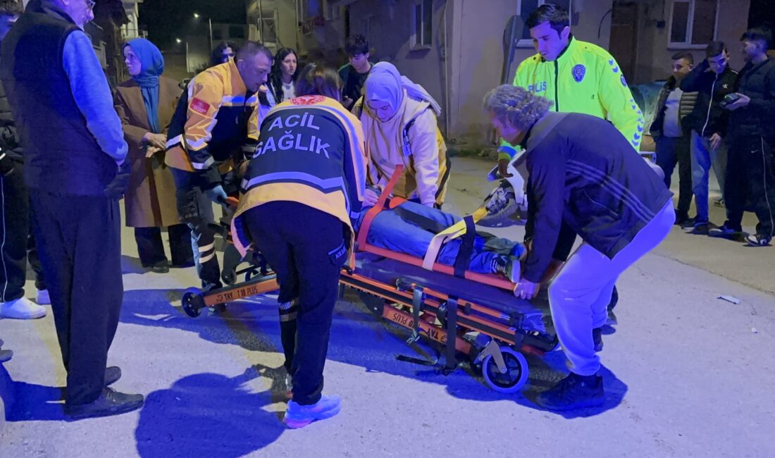 Bursa’nın İznik ilçesinde otomobil ile çarpışan motosikletin devrilmesi sonucu meydana