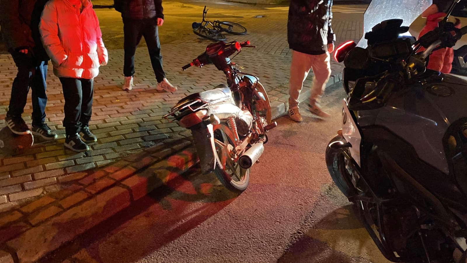 Bursa’nın İnegöl ilçesinde polisin “dur” ihtarına uymayarak kaçan ve motosikletini