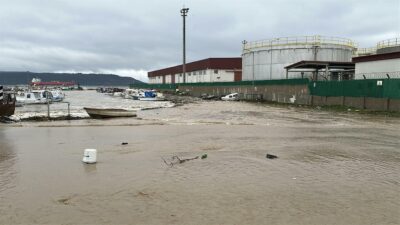 Çanakkale’de günlerdir aralıklarla etkili olan şiddetli sağanak yağış, hayatı olumsuz