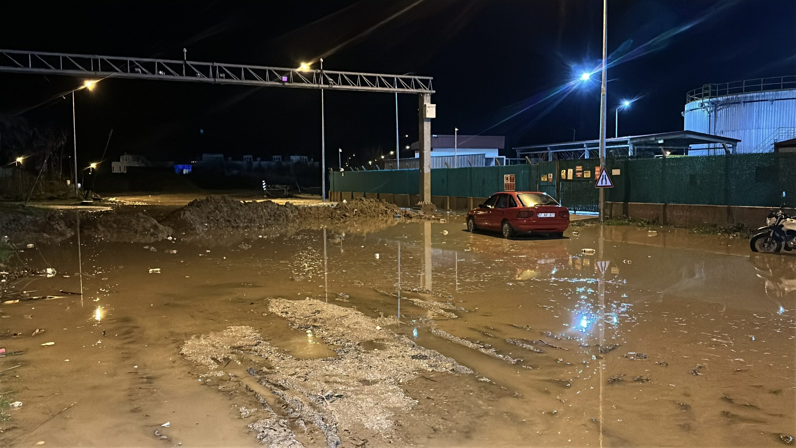 Çanakkale’de günlerdir aralıklarla devam eden kuvvetli sağanak yağış, kent merkezinden