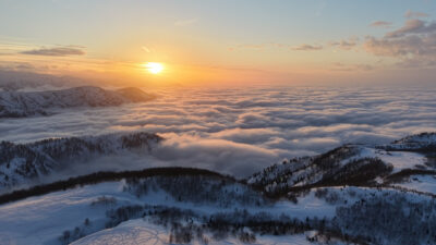 Rize’nin Güneysu ilçesinde bulunan 1800 rakımlı Handüzü Yaylası, karla kaplı