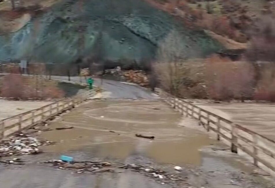 DİYARBAKIR’ın Çınar ve Dicle ilçelerinde sabah saatlerinden itibaren etkili olan
